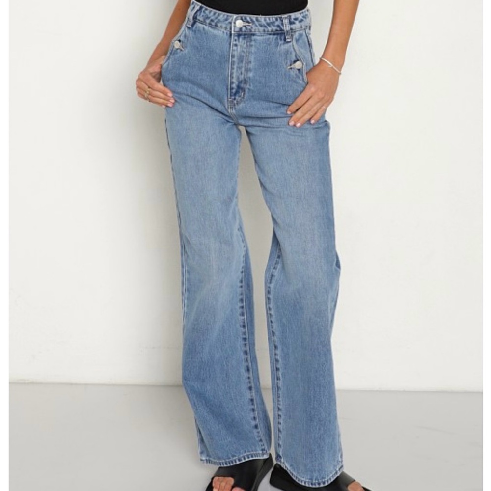 ROLLAS - The Heidi is a high rise, wide leg jean made with rigid denim.
